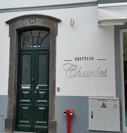 Edificio Charles 203 *