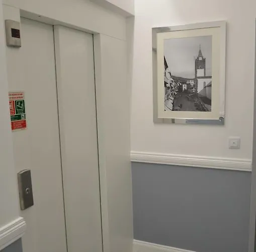 Edificio Charles 203 * Funchal (Madeira)